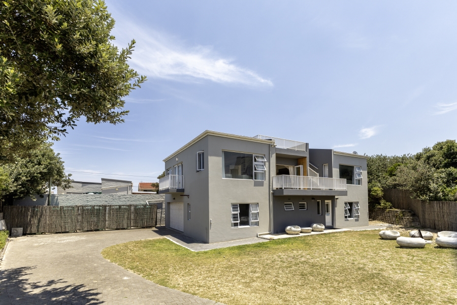 5 Bedroom Property for Sale in West Beach Eastern Cape